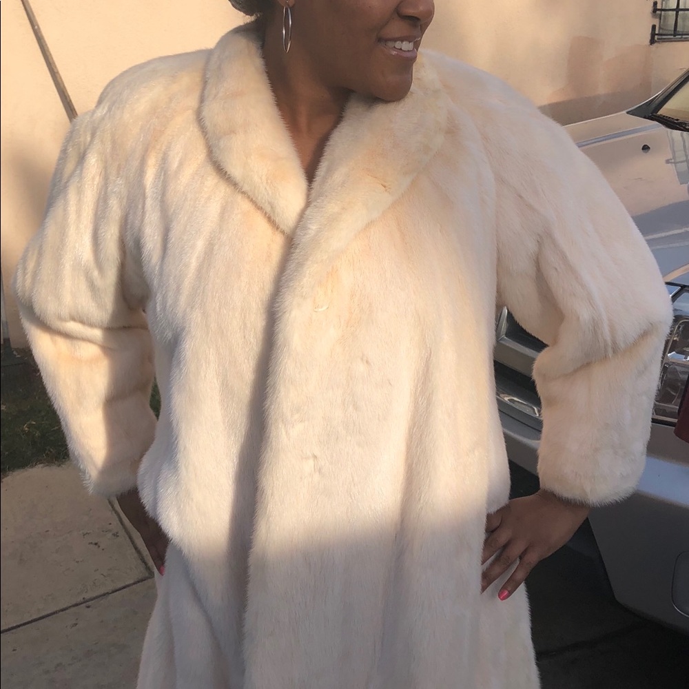 🔸BEST OFFER🔸Edwards-Lowell Vintage Fur Coat